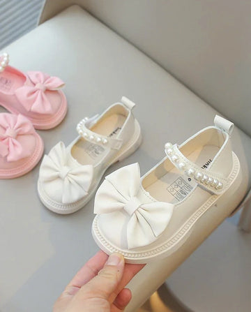 Sapato Infantil Feminino Branco com Pérolas e Laço Elegante