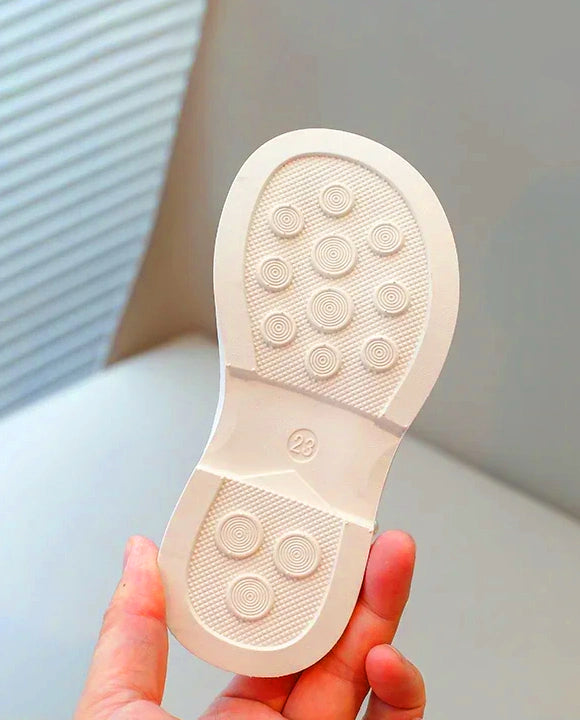 Sapato Infantil Feminino Branco com Pérolas e Laço Elegante