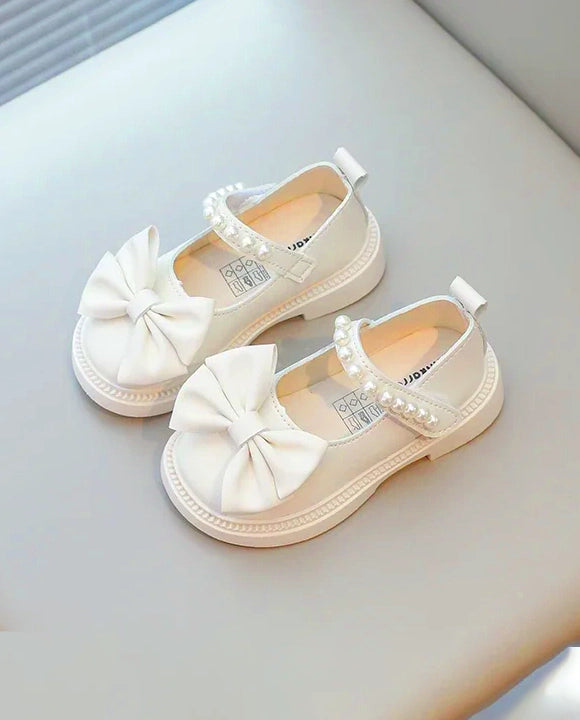 Sapato Infantil Feminino Branco com Pérolas e Laço Elegante