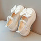 Sapato Infantil Feminino Branco com Pérolas e Laço Elegante