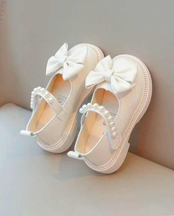 Sapato Infantil Feminino Branco com Pérolas e Laço Elegante