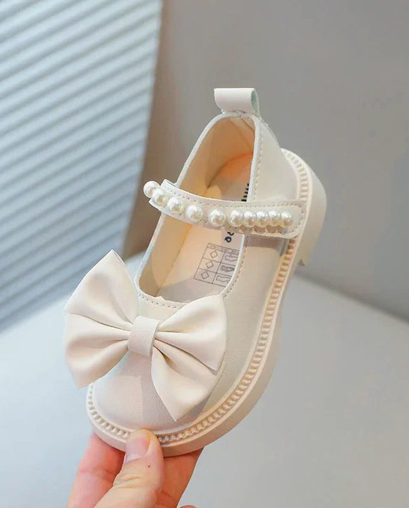 Sapato Infantil Feminino Branco com Pérolas e Laço Elegante