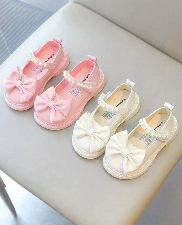 Sapato Infantil Feminino Branco com Pérolas e Laço Elegante