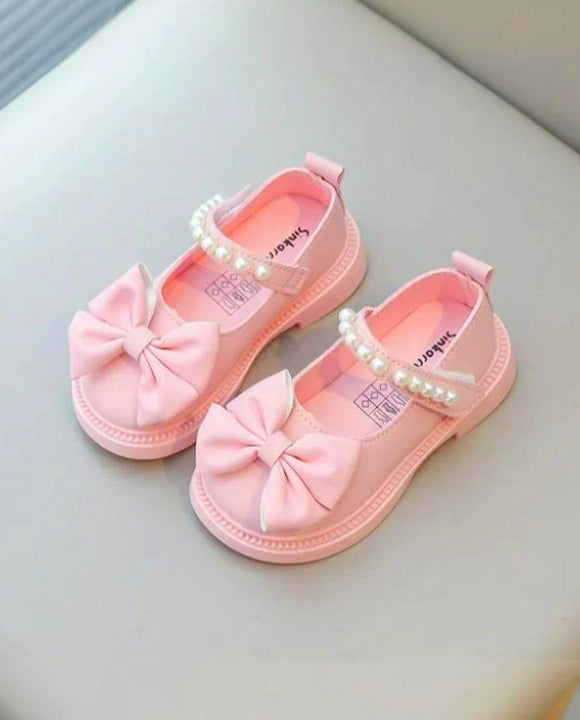Sapato Infantil Feminino Branco com Pérolas e Laço Elegante