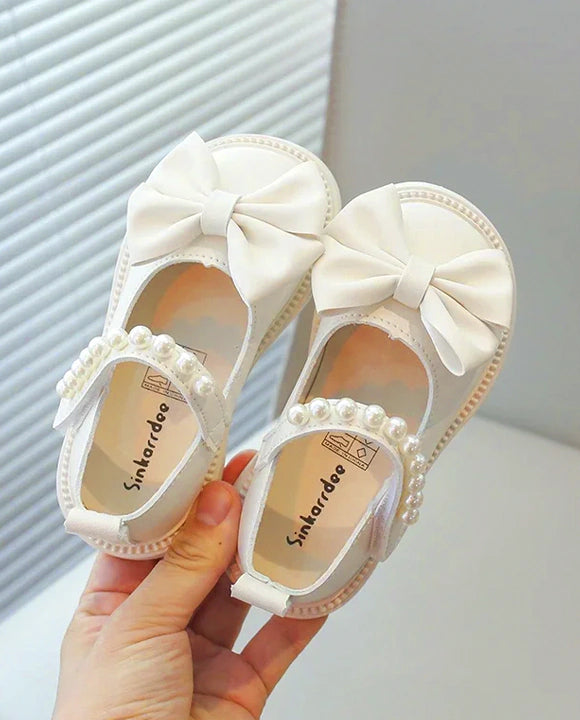 Sapato Infantil Feminino Branco com Pérolas e Laço Elegante