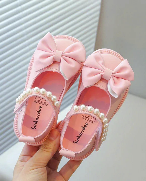 Sapato Infantil Feminino Branco com Pérolas e Laço Elegante